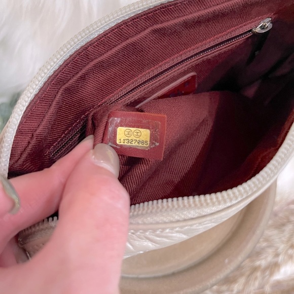 **SOLD** RARE Iridescent Pearl Chanel Aged Calfskin Quilted Cotton Club Pochette - Picture 13 of 14